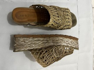 Zuecos de caña