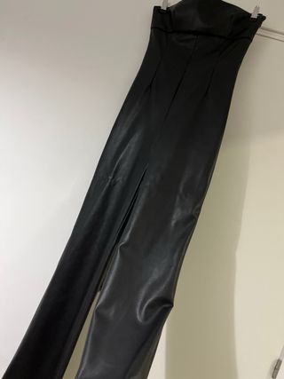 Mono palabra de honor cuero negro Zara.