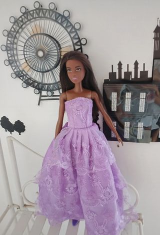 Bambola Barbie scura