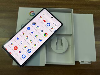 Google pixel 7a 5G 128GB libre . Blanco y azul