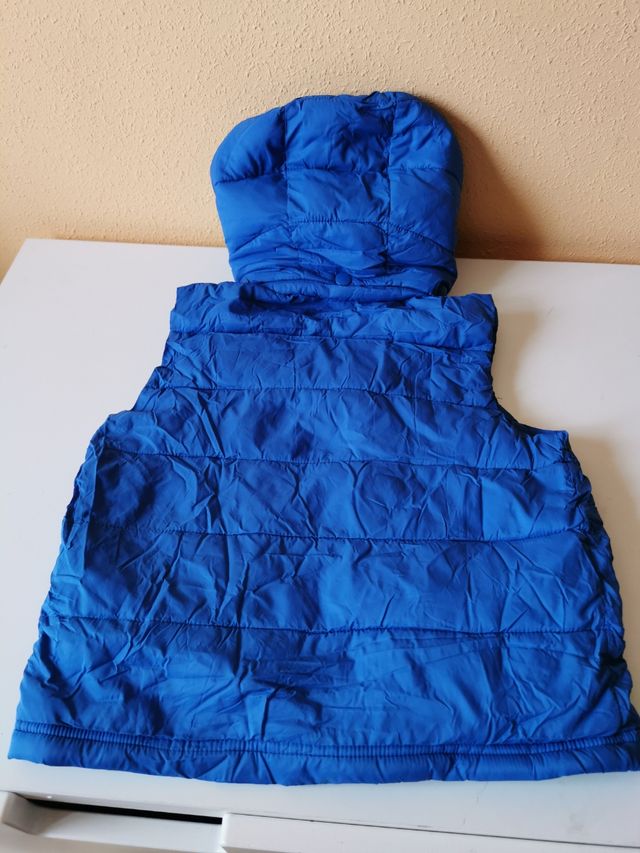 Chaleco de niño talla 4-5 años de Benetton.