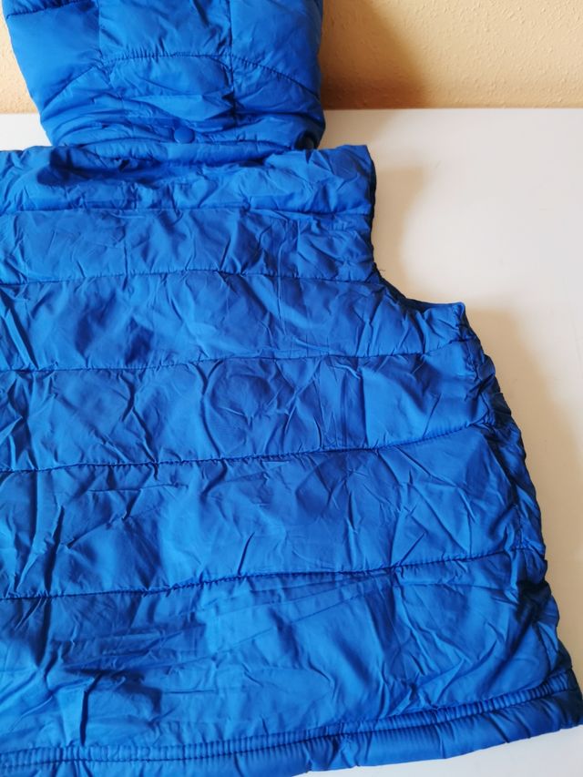 Chaleco de niño talla 4-5 años de Benetton.