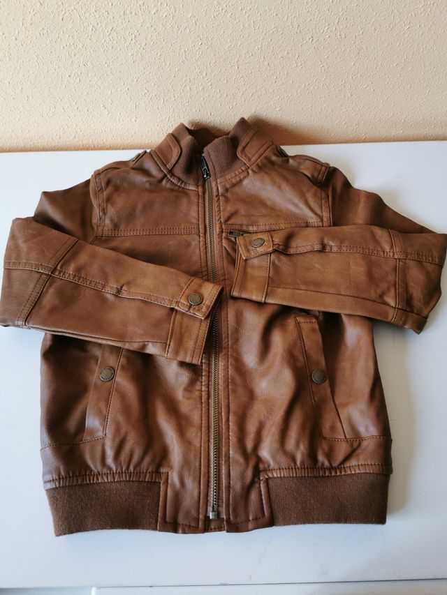 Cazadora niño talla 5-6 años de Mango + pantalón.