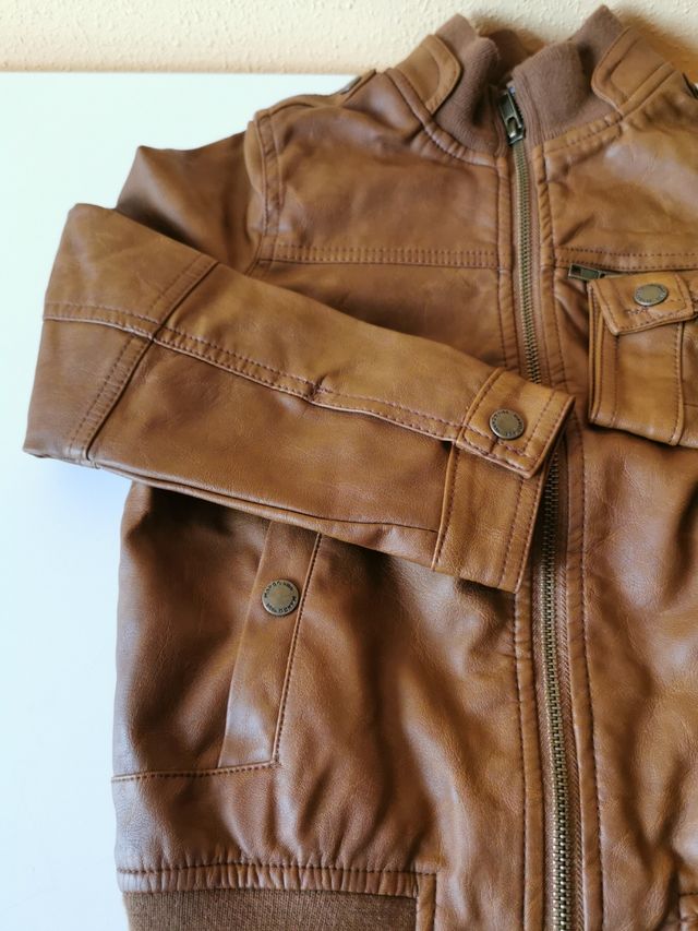 Cazadora niño talla 5-6 años de Mango + pantalón.