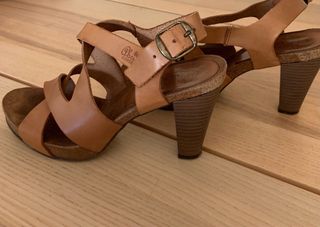 Sandalia tacon de piel