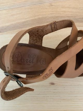 Sandalia tacon de piel