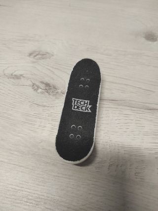 Finger skate
