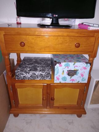 Mueble auxiliar de madera provenzal