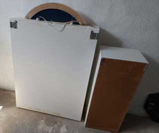 Dos muebles de baño lacados.