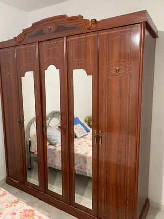 Armario de madera