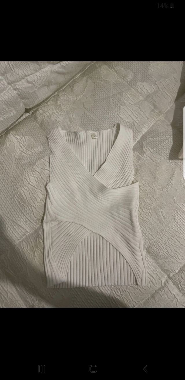 Top bianco a costine