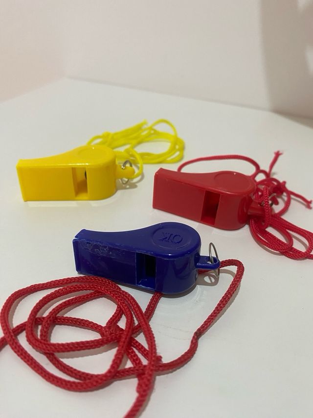 2 silbatos (más otro de regalo)- 0.6€ los 3