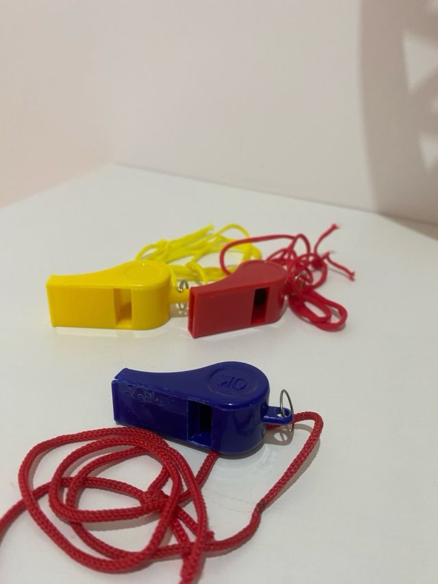 2 silbatos (más otro de regalo)- 0.6€ los 3