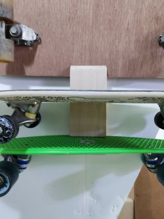 Soporte para skate de haya