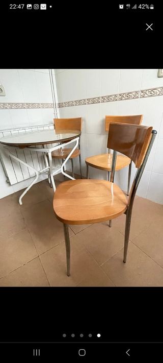 Mesa comedor+ 3 sillas+ brasero