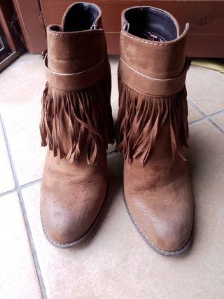Stivaletti marroni Coveri You Young 40 con frange