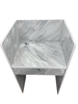 Mostrador de estética y peluquera pequeño