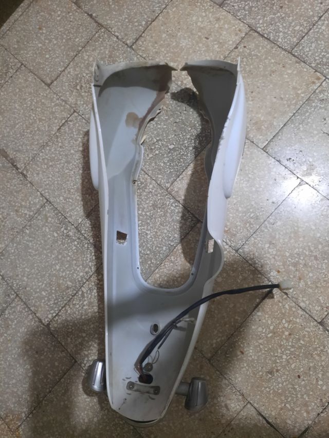 Carena codone posteriore scarabeo 100 4t 2009