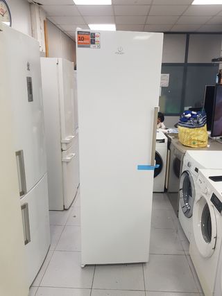 Congelador vertical nueva con tara + garantía 