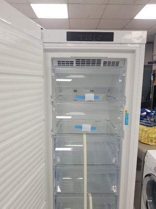 Congelador vertical nueva con tara + garantía 
