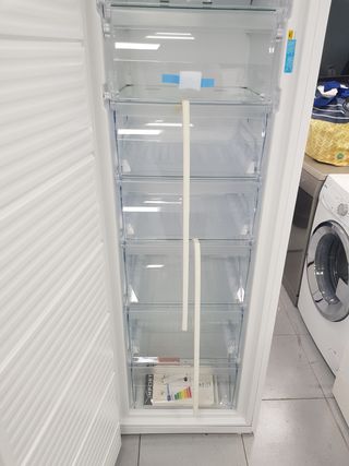 Congelador vertical nueva con tara + garantía 
