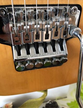 Guitarra Washburn N2 Nuno Bettencourt
