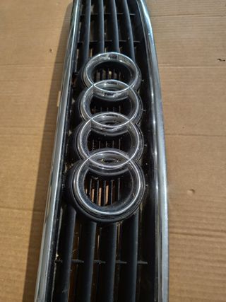 Rejilla frontal Audi A6 2002