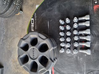 Tornillos y tapabuje Iveco Daily