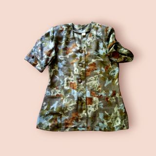 Fato saia e casaco em tom de verde.