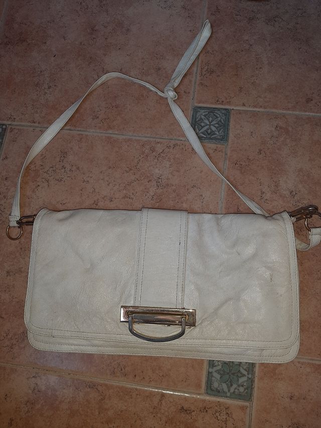 Borse e beauty anche in pelle