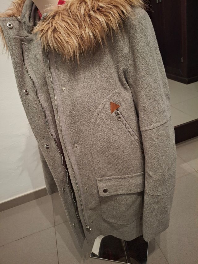 Preciosa trenka, talla L, de Amichi