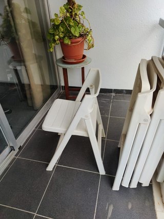 Mesa y sillas