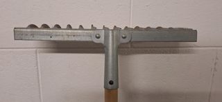 Rastrello aerazione terreno