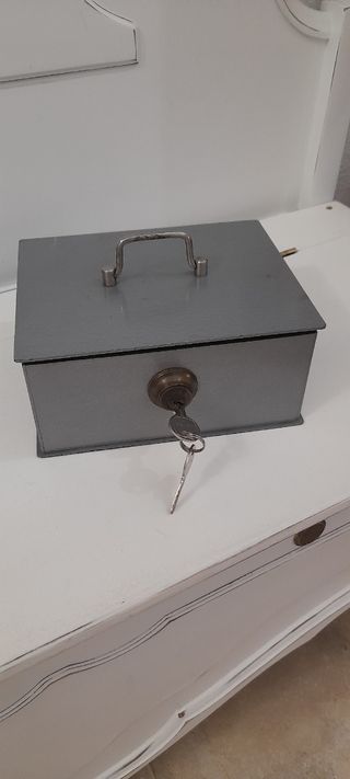 Pequeña caja fuerte francesa