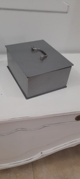Pequeña caja fuerte francesa