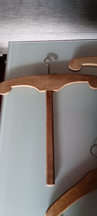 Perchas de madera antigua