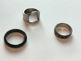 ANILLOS: METAL , NEGRO , RUNAS que CAMBIA DE COLOR