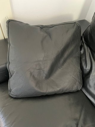 Sofa de piel negra
