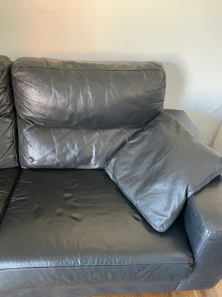Sofa de piel negra