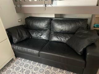 Sofa de piel negra
