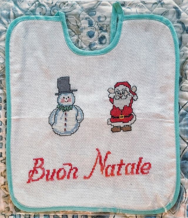 Bavaglini ricamati a mano NUOVI