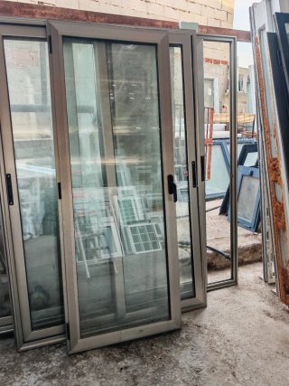 4 balconeras y Ventanas
