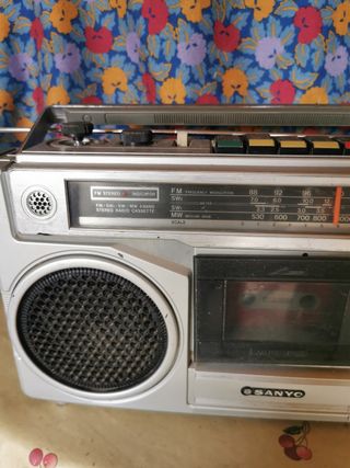 RADIO CASSETTE SANYO