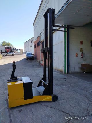 Apilador contrapesado Loc 2800mm 1500kg