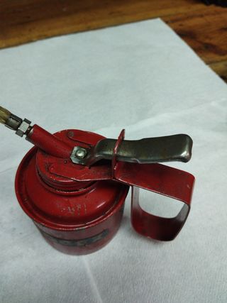 Aceitera en muy buen estado herramientas