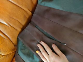 Falda marrón con detalles en cuero