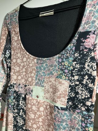 Vestido estampado corto Stradivarius.