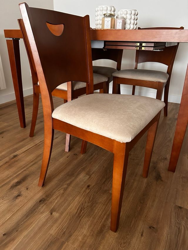 Conjunto mesa extensible y 4 sillas