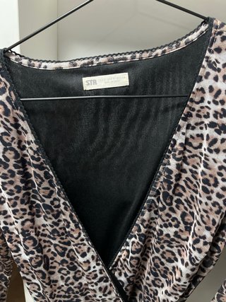 Vestido estampado leopardo.