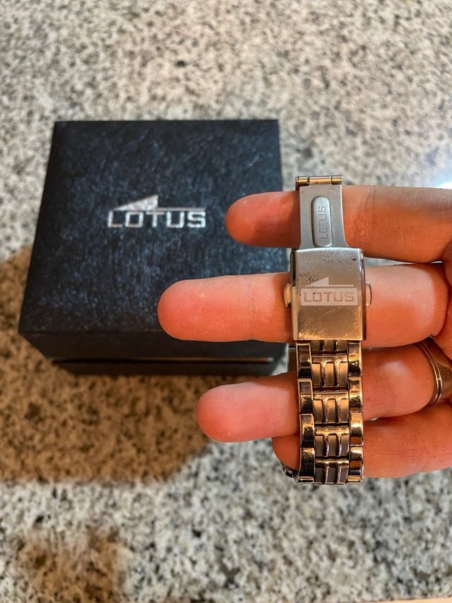 Reloj Lotus